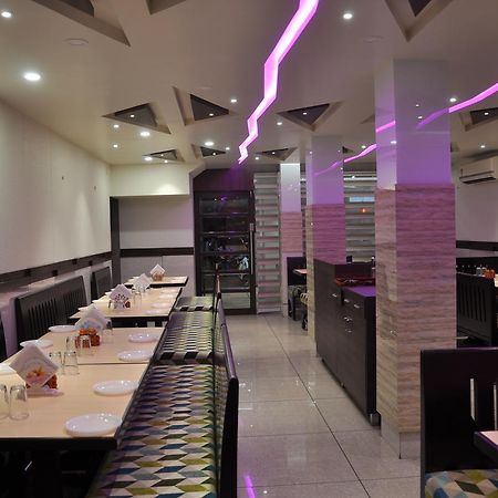 Ashish Restaurant And Guesthouse Сурат Экстерьер фото