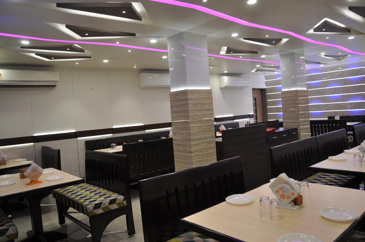 Ashish Restaurant And Guesthouse Сурат Экстерьер фото
